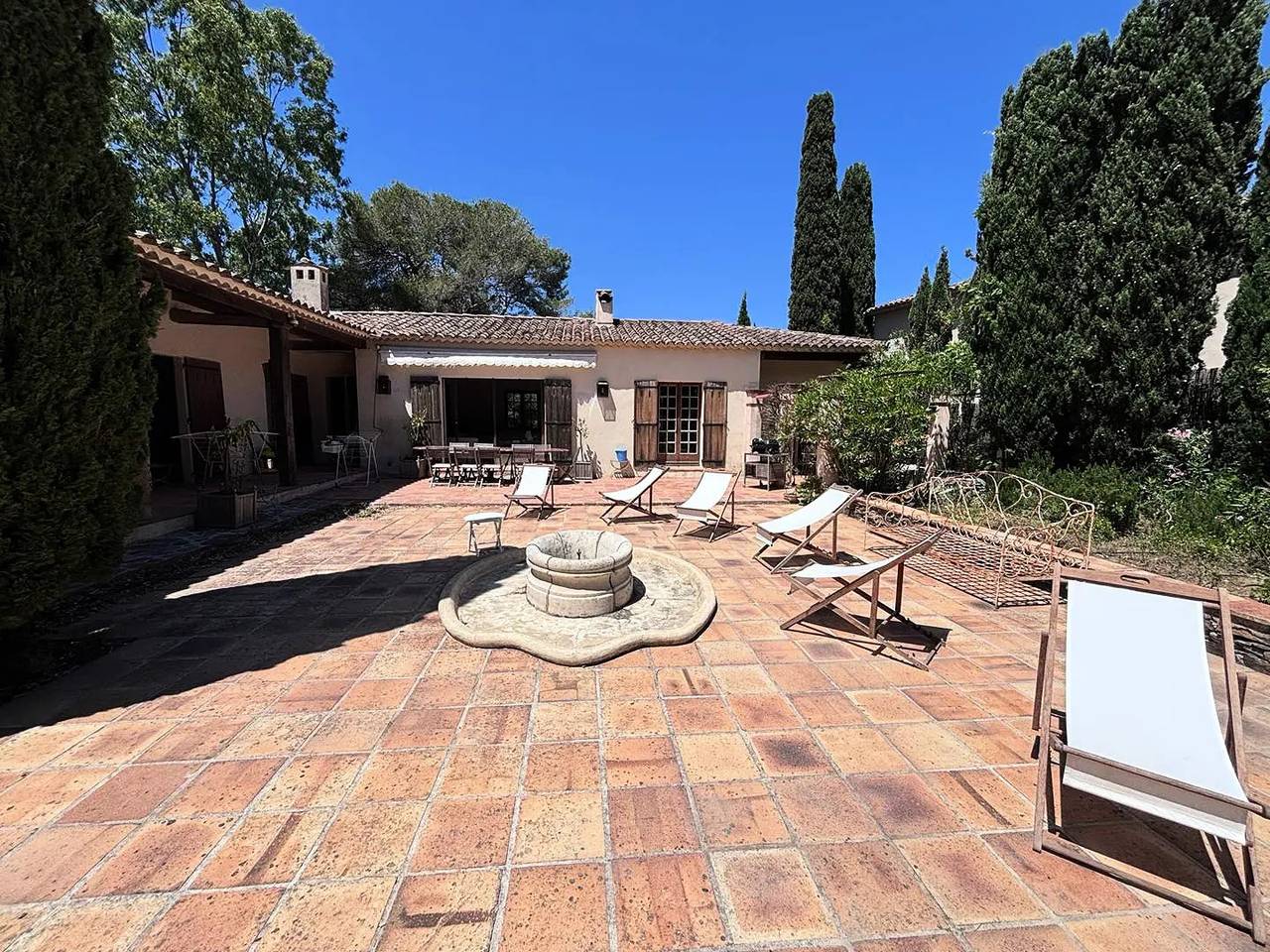 Spacious villa close to the centre of the village and the sea in Hyeres, Mediterranean Coast (France)