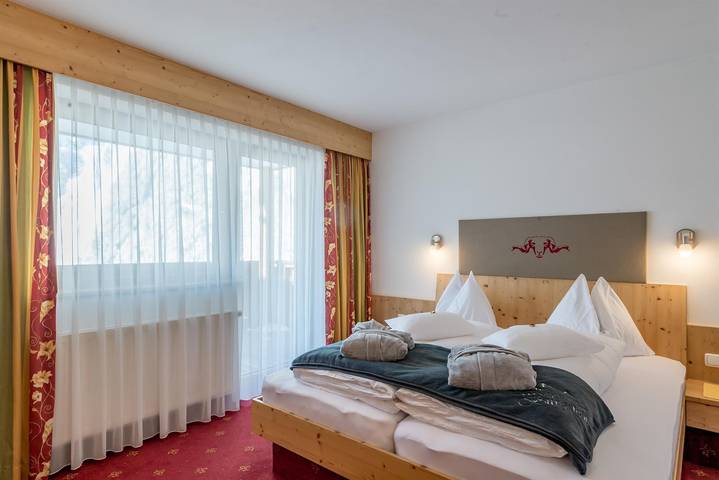 Hotel für 2 Personen, mit Pool und Whirlpool sowie Sauna und Balkon in Längenfeld - 4