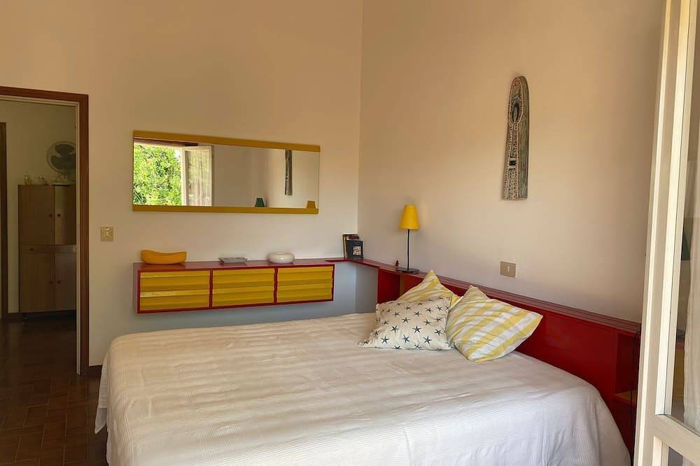 Entire apartment, La Casa di Paola - Four Bedroom Apartment, Sleeps 8 in Gabicce Mare, Pesaro-Urbino