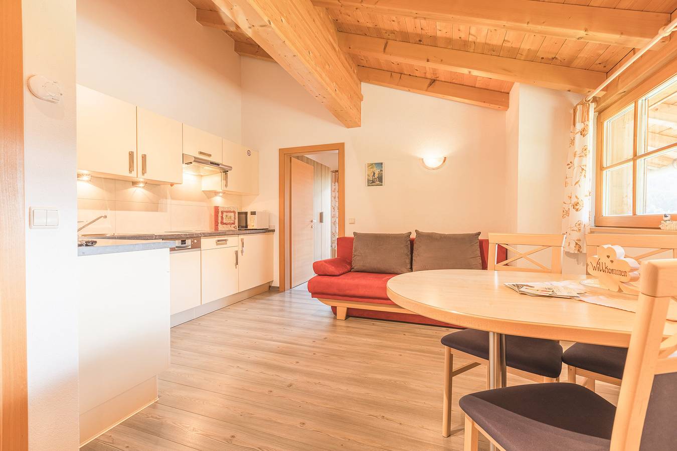 Appartamento intero, Appartamento 'Lärche' con vista sulle montagne, terrazza condivisa e Wi-Fi in Prateria, Valle di Casies