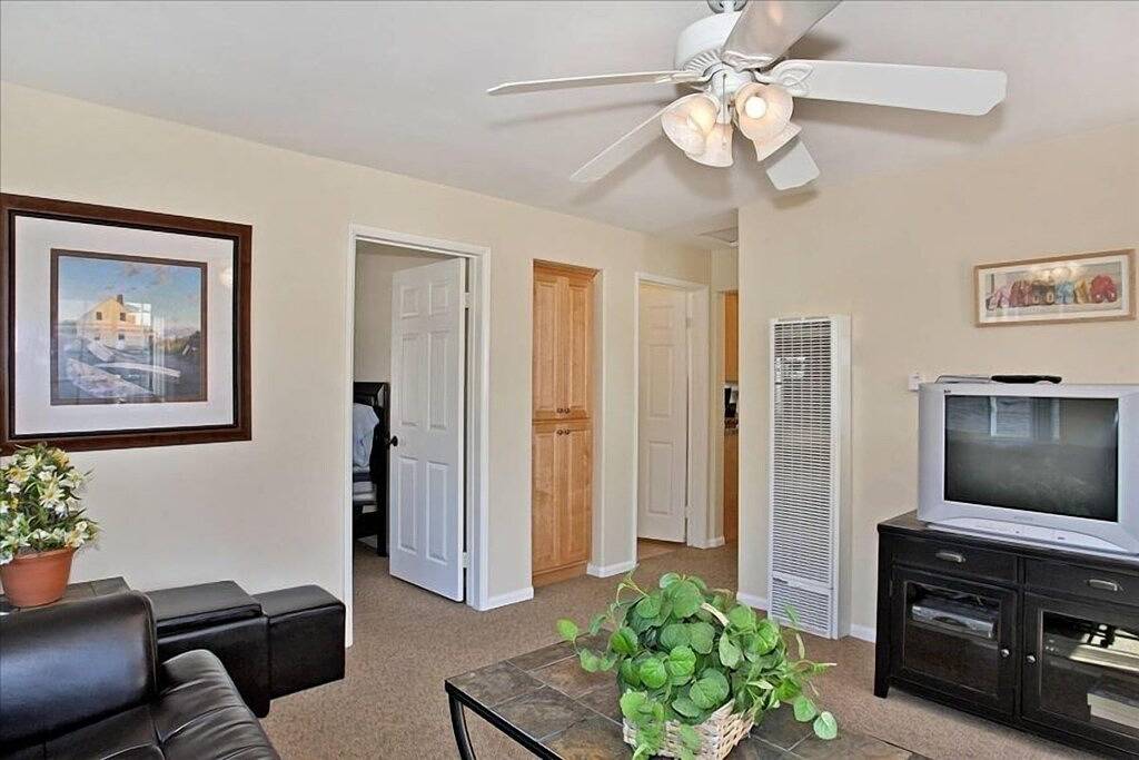 Beach House in Sunny South Mission Beach - Dover Ct. in Mission Beach, San Diego