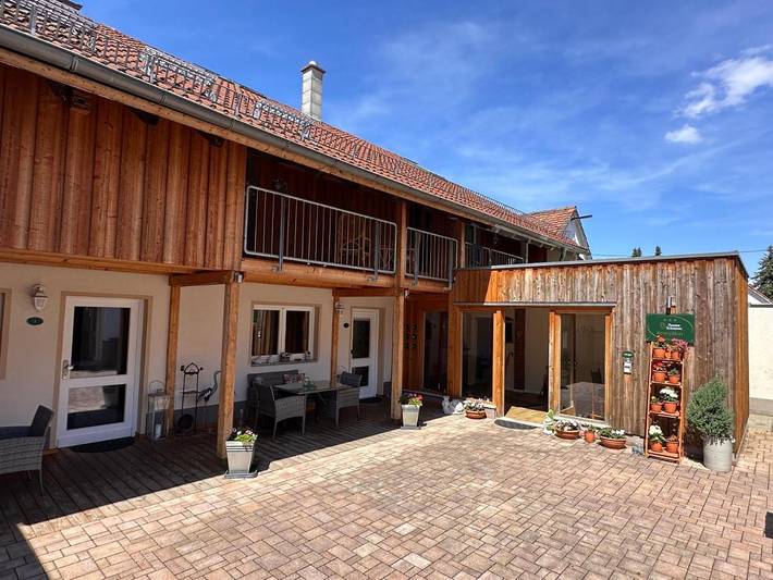 BnB, mit Terrasse und Garten in Karlsruhe