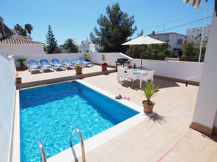 Villa for 6 people, with pool and garden in Nerja