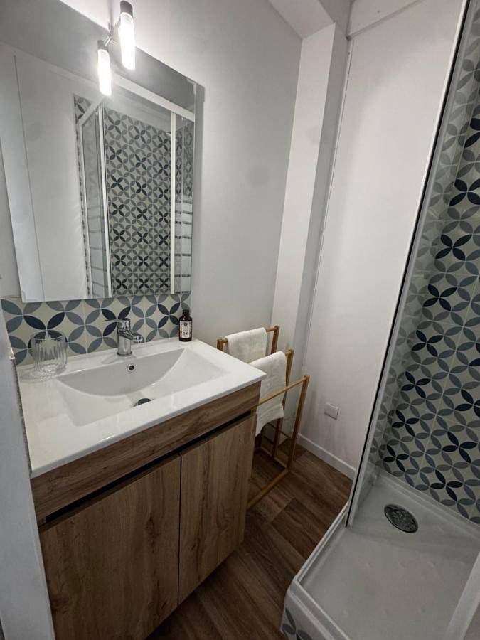 Camping pour 4 personnes, avec jardin et jacuzzi à La Crau - 4