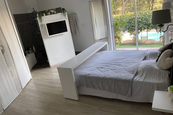 Location de vacances pour 12 personnes, avec terrasse et jardin à Roquefort-la-Bédoule - 3