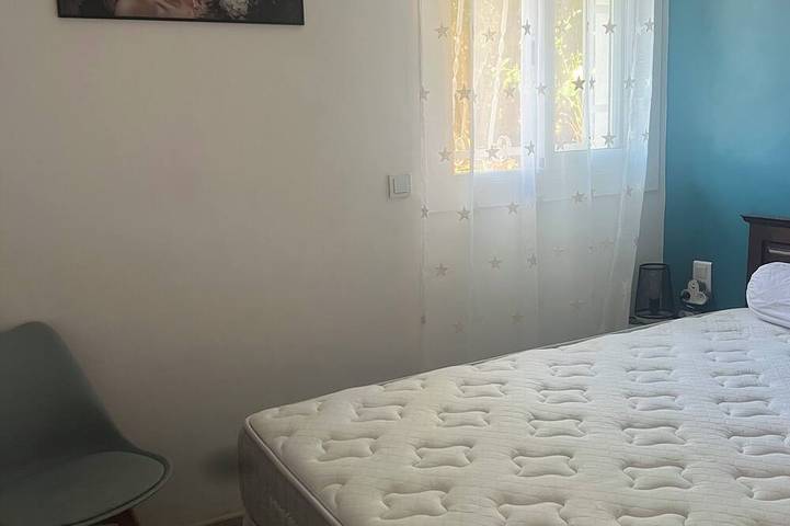 Apartamento entero, Hermoso apartamento con aire acondicionado con piscina y aparcamiento. in Roses, Alt Empordà
