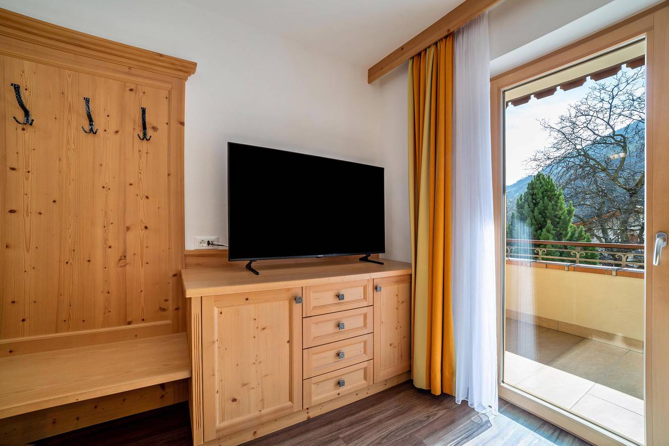Ganze Wohnung, Ferienwohnung 'Obermoarhof Hönigspitze Og Deluxe' mit Bergblick, Gemeinschaftsgarten und Wlan in Algund, Ortleralpen