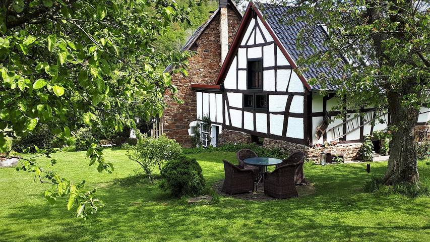Ferienwohnung für 9 Personen, mit Garten und Sauna, kinderfreundlich im Ahrtal