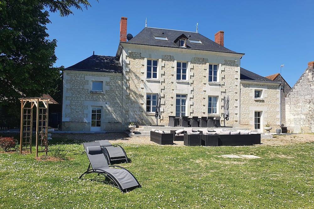 Domaine de La Retardière ****, heated swimming pool in Sepmes, Loches region