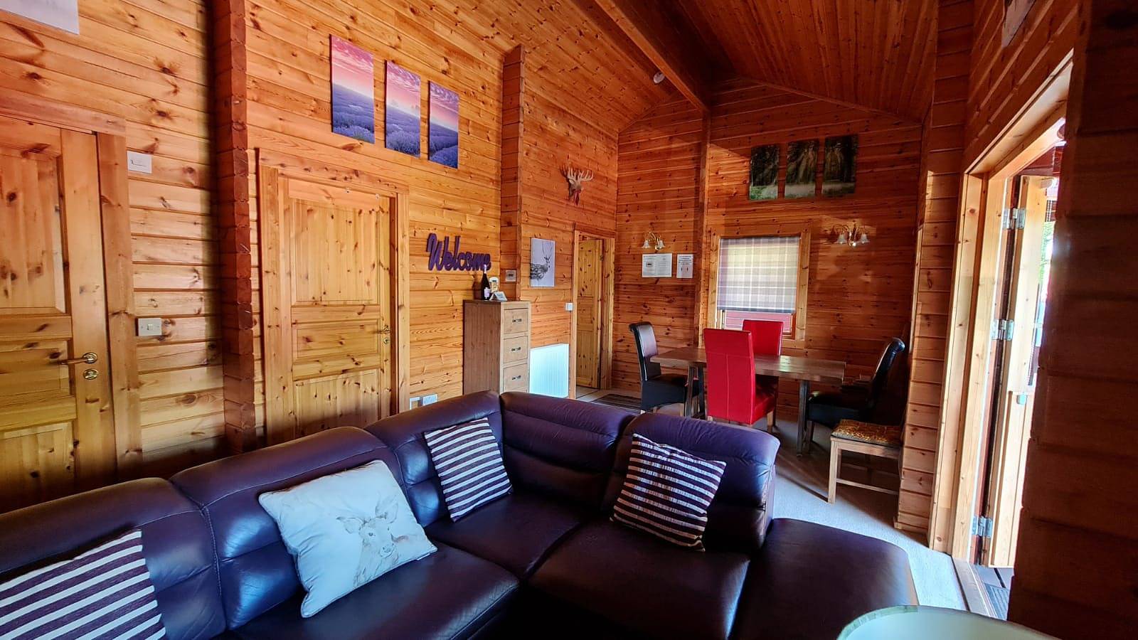 3-Bed Lodge - Sleeps 7 - Hot Tub - Pet Friendly in Forest of Bowland
