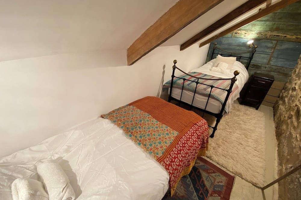 Breathtaking sea views, parking, beaches... your ideal home away from home. in Newlyn, Cornwall