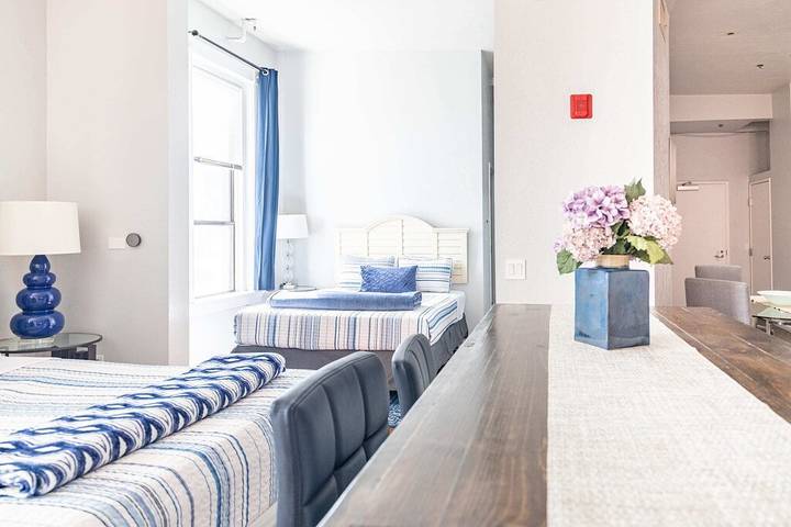 Hotel for 6 people in San Diego