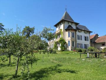 Maison d’hôte pour 2 personnes, avec piscine ainsi que vue et jardin dans le Doubs