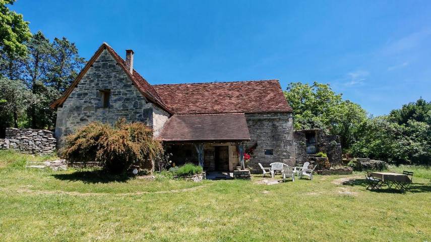 Location de vacances pour 6 personnes, avec jardin et piscine, adapté aux familles à Carayac