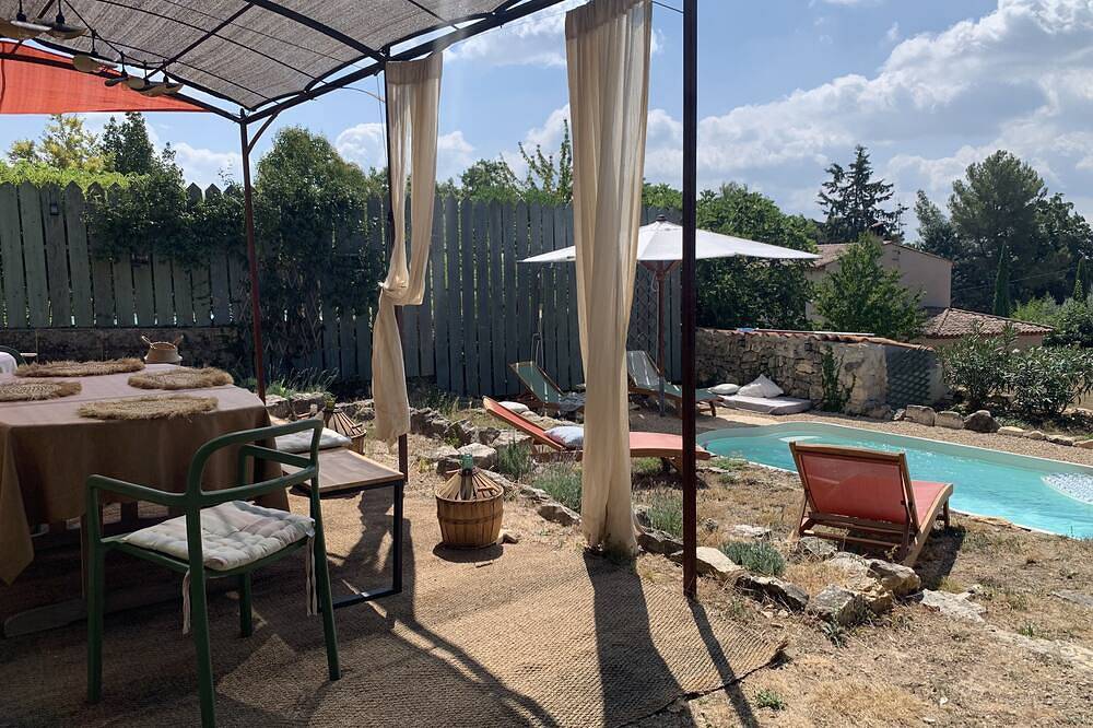 Old country house on a large plot of land in a quiet location 2km from the village of Fayence in Fayence, Draguignan region