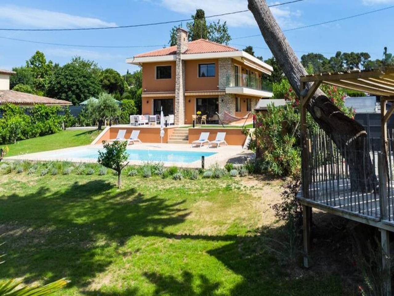 Apartamento entero, Villa en Mougins con piscina y casa en el árbol in Mougins, Region de Cannes