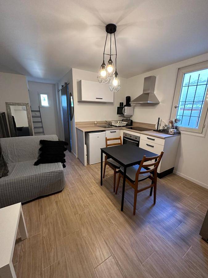 Appartement entier, One-Bedroom Apartment in Solliès-Toucas, Côte méditerranéenne (France)