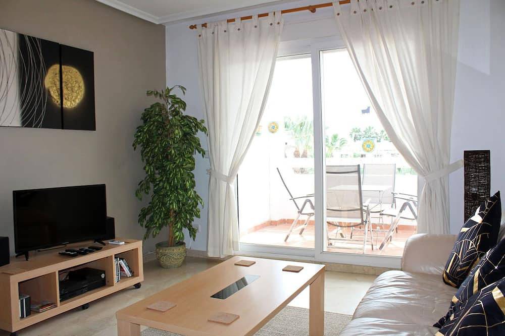 Entire apartment, 2 bed 2 bath South Facing apt with Amazing Views of the Pool & Golf Course in Brisas y Golf, Orihuela