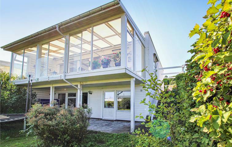 Ferienhaus für 6 Personen, mit Terrasse und Garten in Bastad
