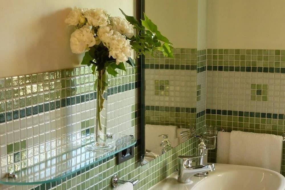 Ganze Wohnung, Charmantes Apartment in traumhafter Hügellage und Meeresnähe in Acquaviva Picena, Ascoli Piceno Provinz