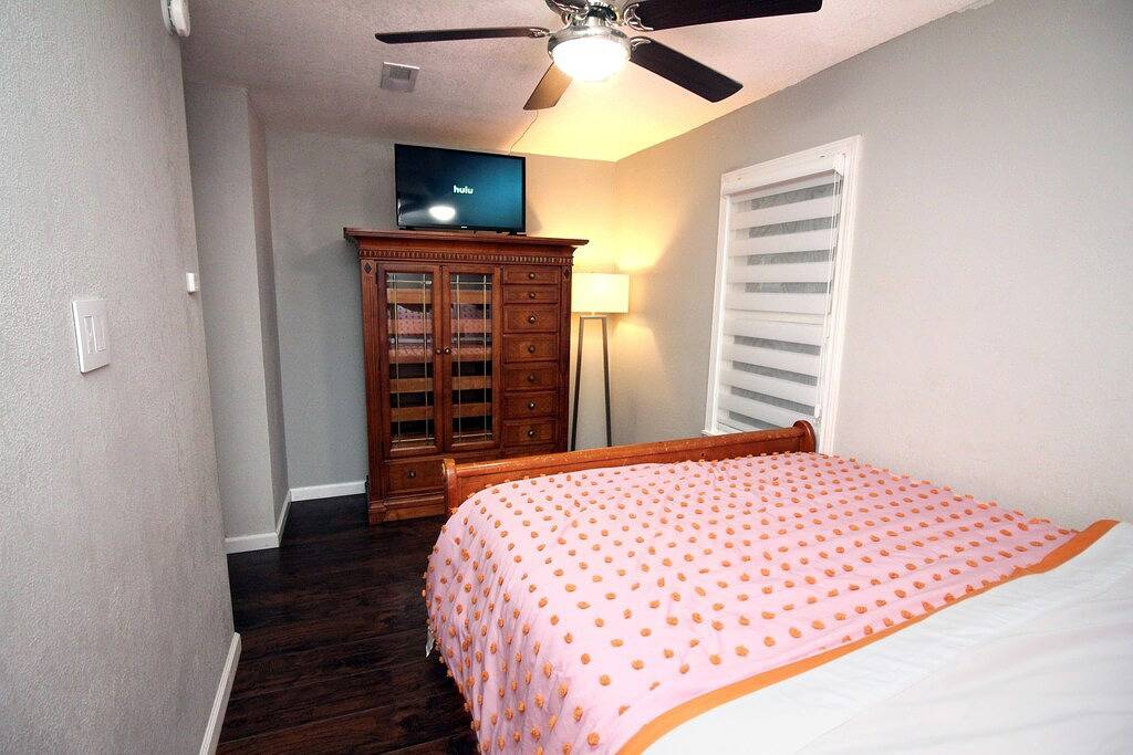 3031 W Olive St · Cheerful 2-Bedroom w/ convenient Expressway access in Springfield (MO), Greene County (MO)