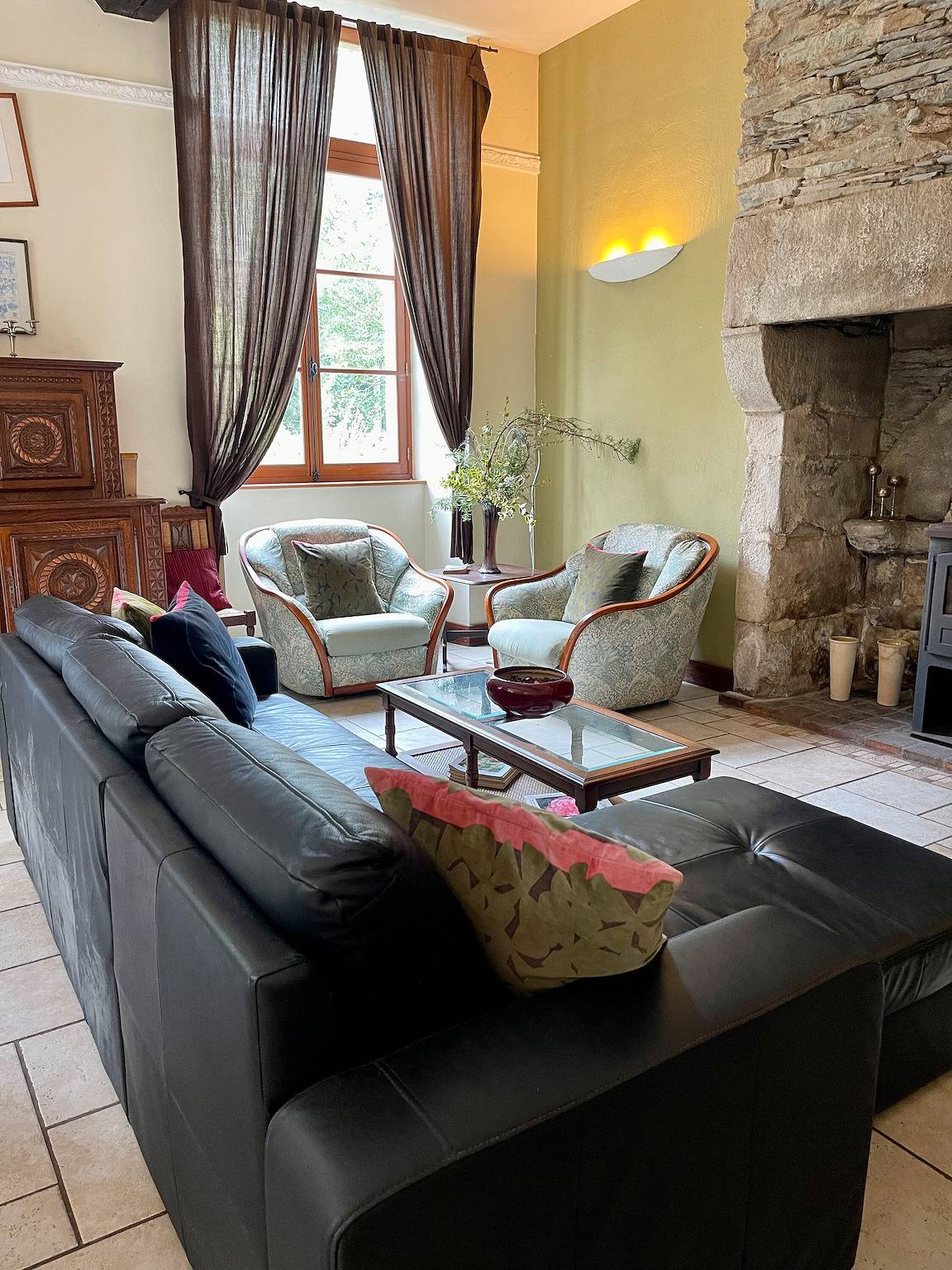 Holiday Home 'Le Crévy - Le Chateau - 8 Pers' with Private Terrace, Shared Garden and Wi-Fi in La Chapelle-Caro, Vannes region