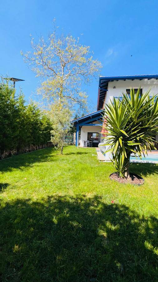 Location de vacances pour 10 personnes, avec jardin et piscine, animaux acceptés à Arbonne - 2