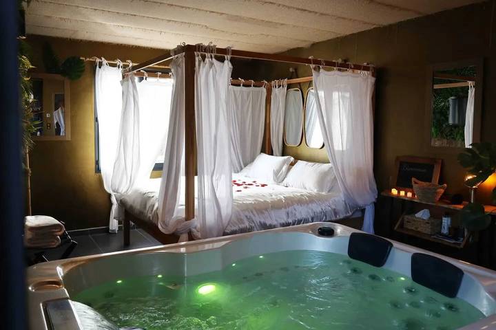 Location de vacances pour 8 personnes, avec terrasse et piscine à Fontvieille - 3