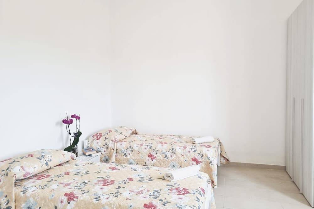 Greenhouse|Fenced and air-conditioned detached villa surrounded by greenery in Isola di Capo Rizzuto, Provincia de Crotone