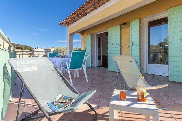 Location de vacances pour 4 personnes, avec jardin et terrasse dans Le Brusc