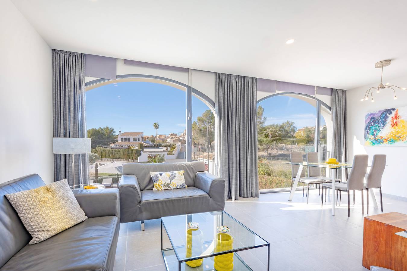 Apartamento entero, Apartamento 'Villa Hoy Limón' con vistas a la montaña, Wi-Fi y aire acondicionado in Aguas de Busot, Costa Blanca