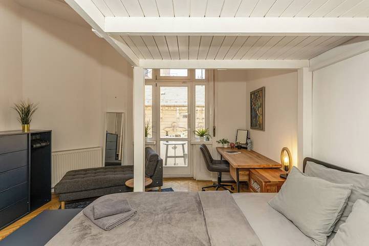Ganze Wohnung, Bp Sky - Spacious four bedroom in central Budapest in Budapest, Danube-Ipoly National Park