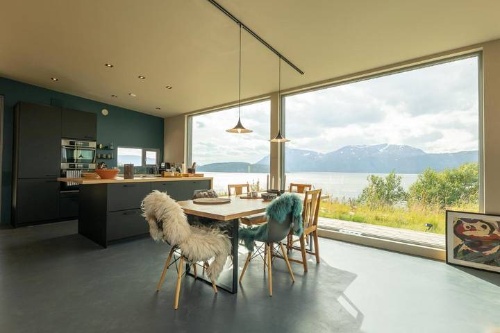 Ferienhaus für 8 Personen, mit Balkon und Terrasse sowie Garten und Ausblick in Balsfjord
