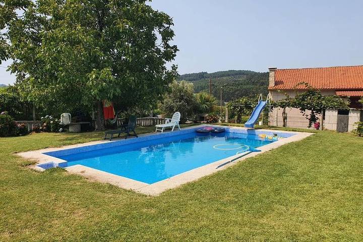 Apartamento de vacaciones para 6 personas, con Balcón y Terraza además de Jardín y Piscina en Meis