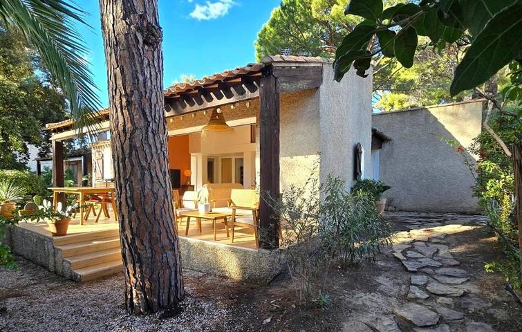 Location de vacances pour 8 personnes, avec vue et jardin dans Port Des Lecques Saint Cyr Sur Mer - 3