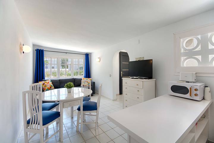Gîte pour 4 personnes, avec terrasse ainsi que piscine et jardin à Castelló d'Empúries - 3
