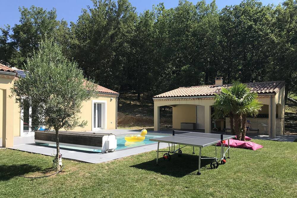 Villa pour 12 Personnes dans Busque, Massif central