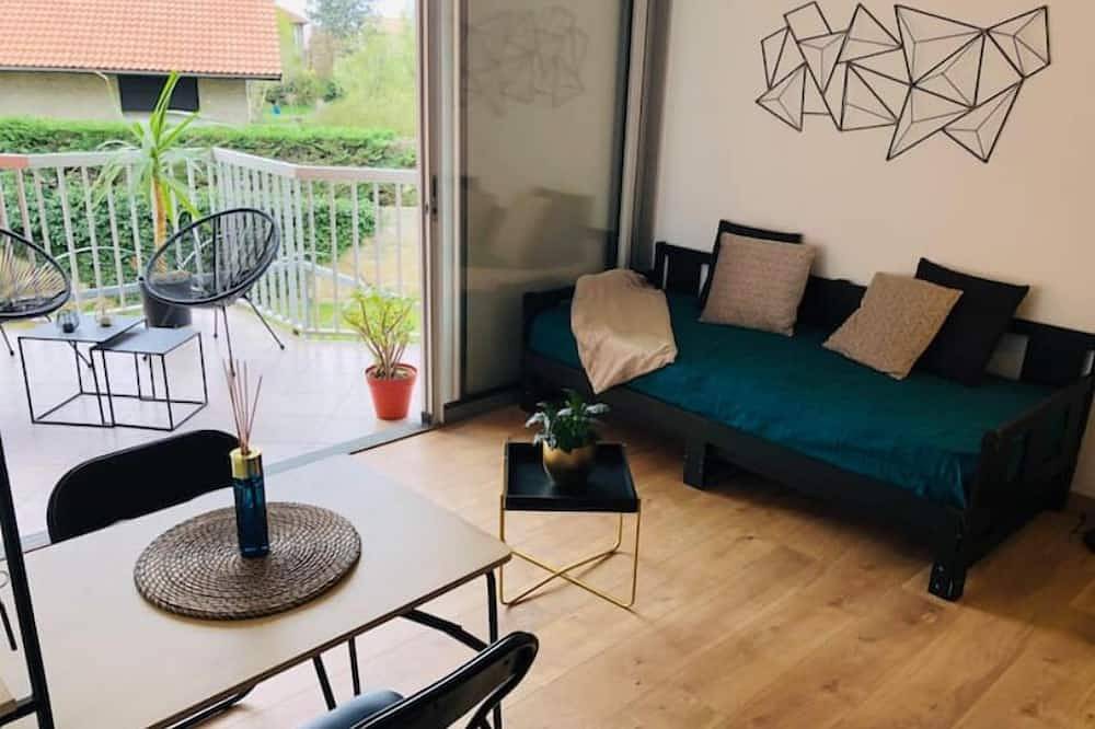 Entire apartment, Studio Moderne, Terrasse et Parking Privé, 18m2 in Romans-sur-Isère, Valence region
