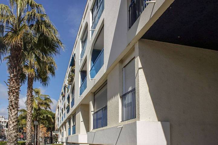 Appartement entier, Grand T2 de 50m2 - 2ème ligne de mer - Centre Ville - 100m du port in La Grande-Motte, Côte d'Améthyste