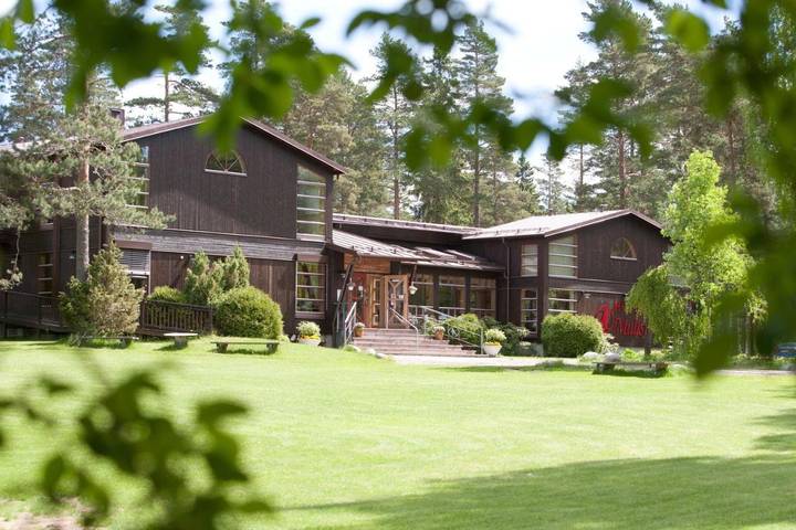 Hotel für 3 Personen, mit Terrasse und Garten sowie Pool und Sauna in Mullsjö