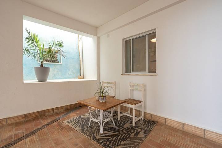 Entire apartment, Studio Sardinha - 1 min walk to beach. in Praia do Burgau, Budens