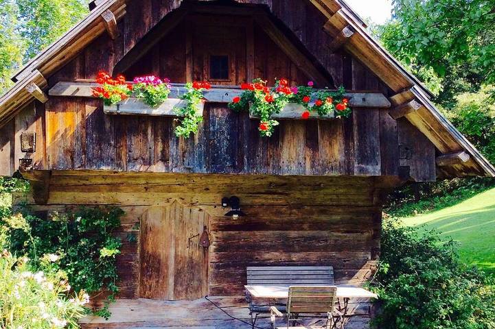 Cottage for 2 people, with balcony and pool as well as garden, with pets in Austria