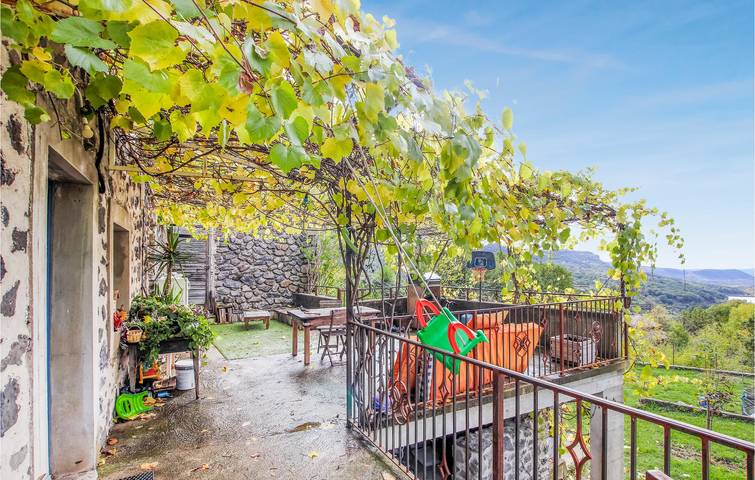 Ferienhaus für 10 Personen, mit Terrasse und Garten sowie Pool in der Ardèche - 2