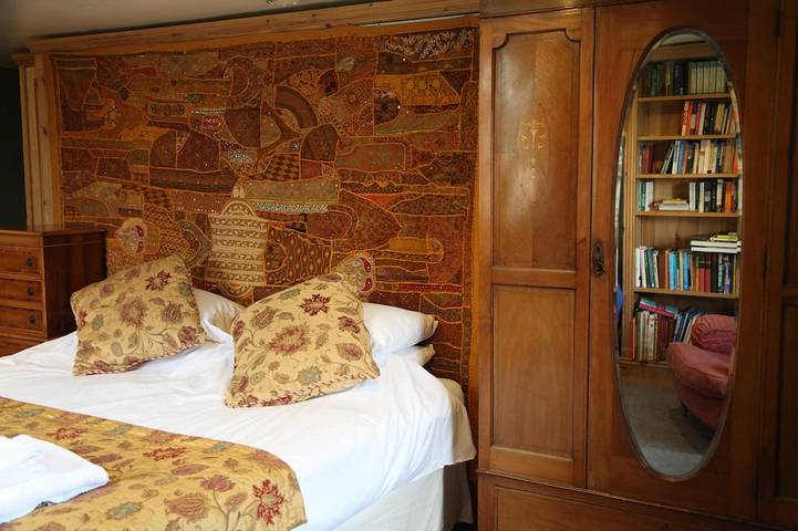 Sleeps 16,, Indoor Heated Pool, Rooftop Hot Tub, Devon Coast Views, Pets welcome in Stockland, Devon