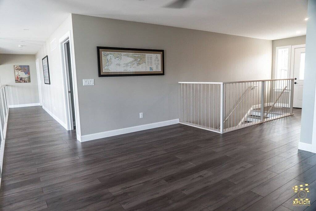 Tobermory Lake Front (Huron) Brandneues Gebäude! in Tobermory (Ontario)