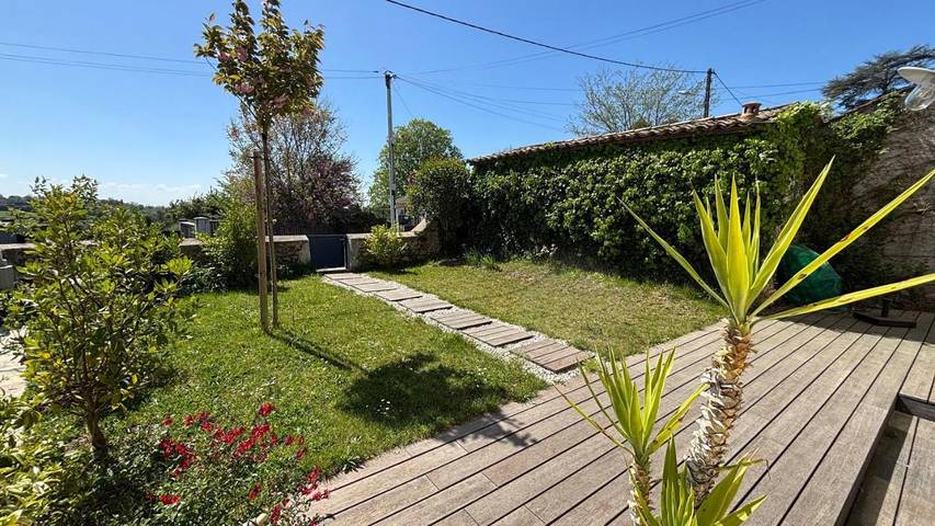 Location de vacances pour 5 personnes, avec jardin et vue, adapté aux familles à Camblanes-et-Meynac - 3