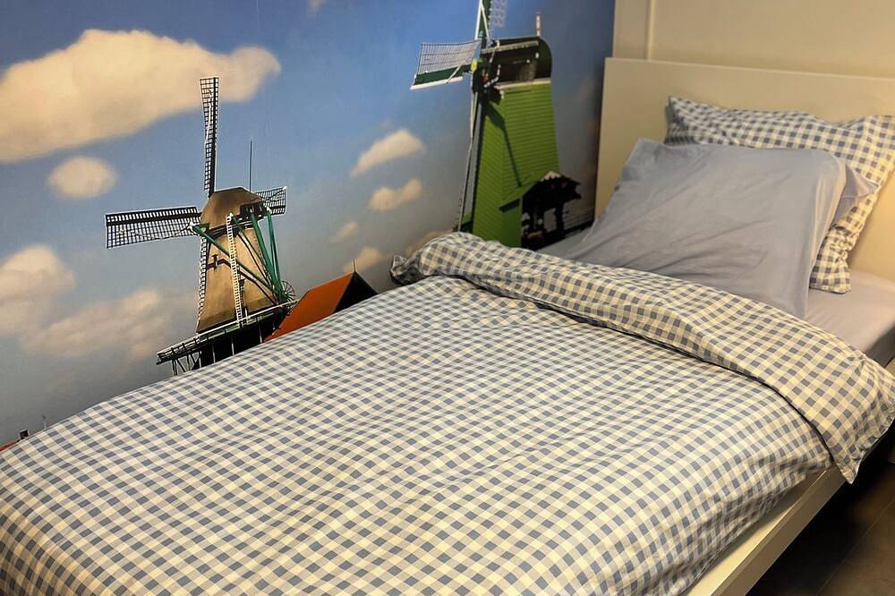 Entire apartment, Pakhuis Behind near Amsterdam & Zaanse Schans in Wormerveer, Dutch Coast