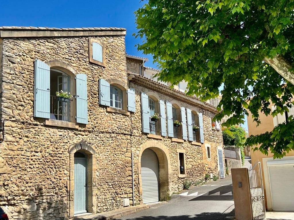 Double Room with Private External Bathroom in Lagnes, Parc naturel régional du Luberon