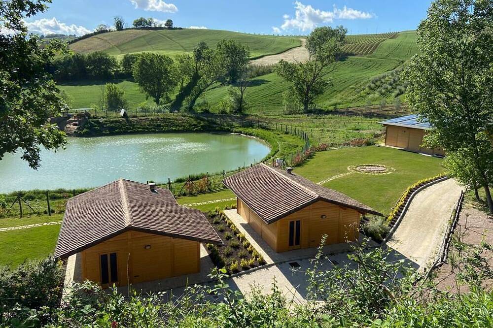 Holzchalets für einen Aufenthalt in der Natur in Serra de' Conti, Ancona Provinz