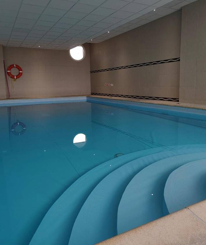Gîte pour 2 personnes, avec terrasse et piscine ainsi que sauna et vue dans Office De Tourisme De Plougonvelin - 4